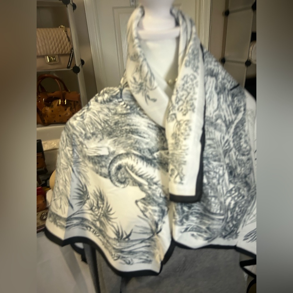 Map Scarf - Picture 2 of 5